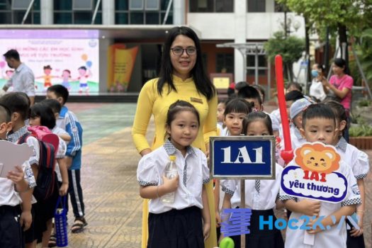 Phu huynh cần chuẩn bị đầy đủ hồ sơ đăng ký nhập học lớp 1